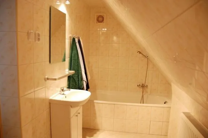 بيت شباب Victoria - Goscinne