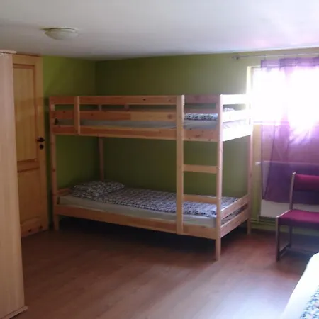 Goscinne Victoria Hostel *